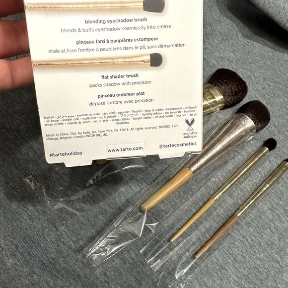 NWOB Set of 4 Tarte Makeup Brushes - Picture 4 of 5
